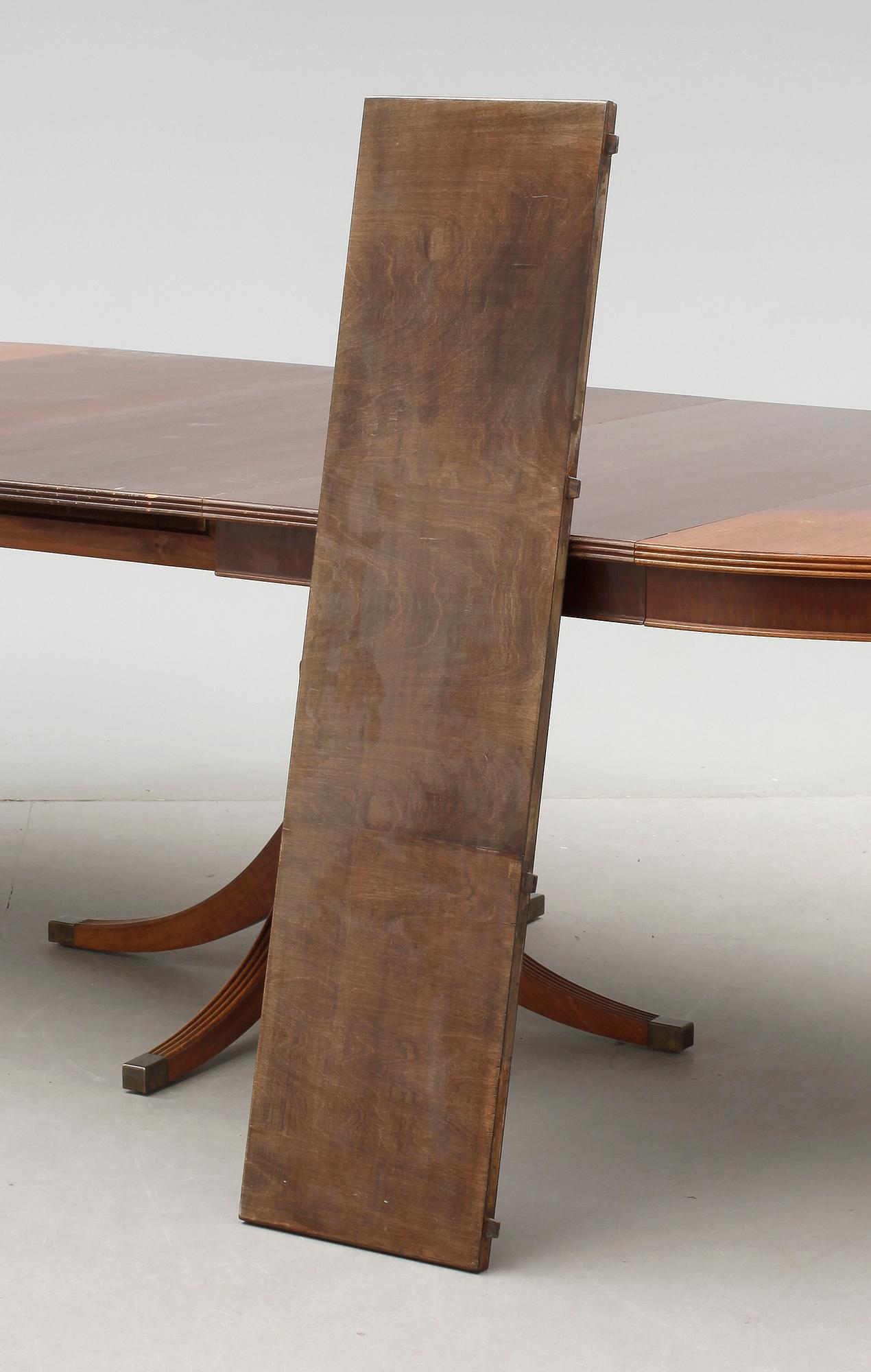 MATSALSGRUPP, 13 delar. Engelsk stil. 1900-tal.