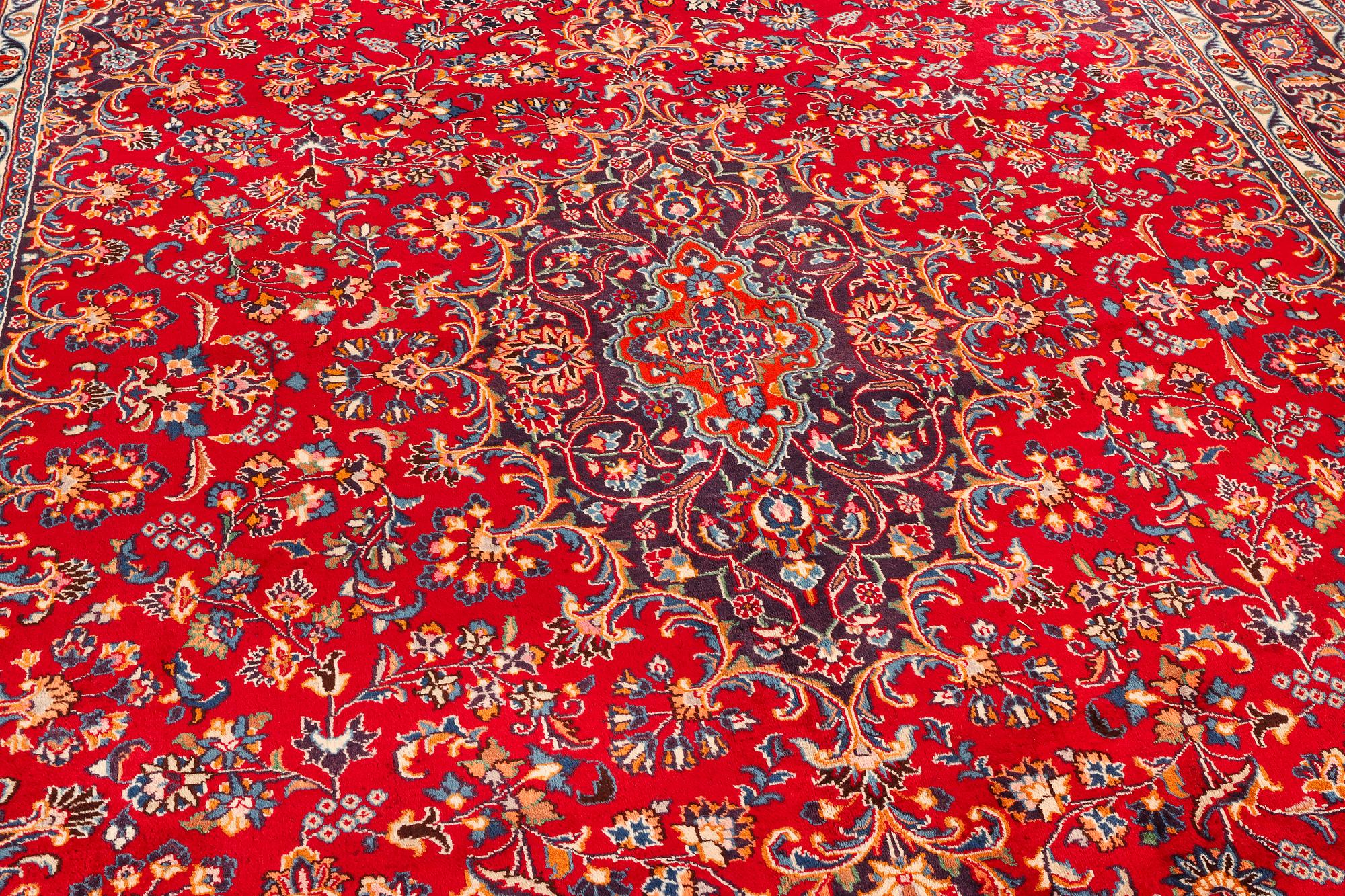Matta, Meshed, ca 382 x 287 cm.