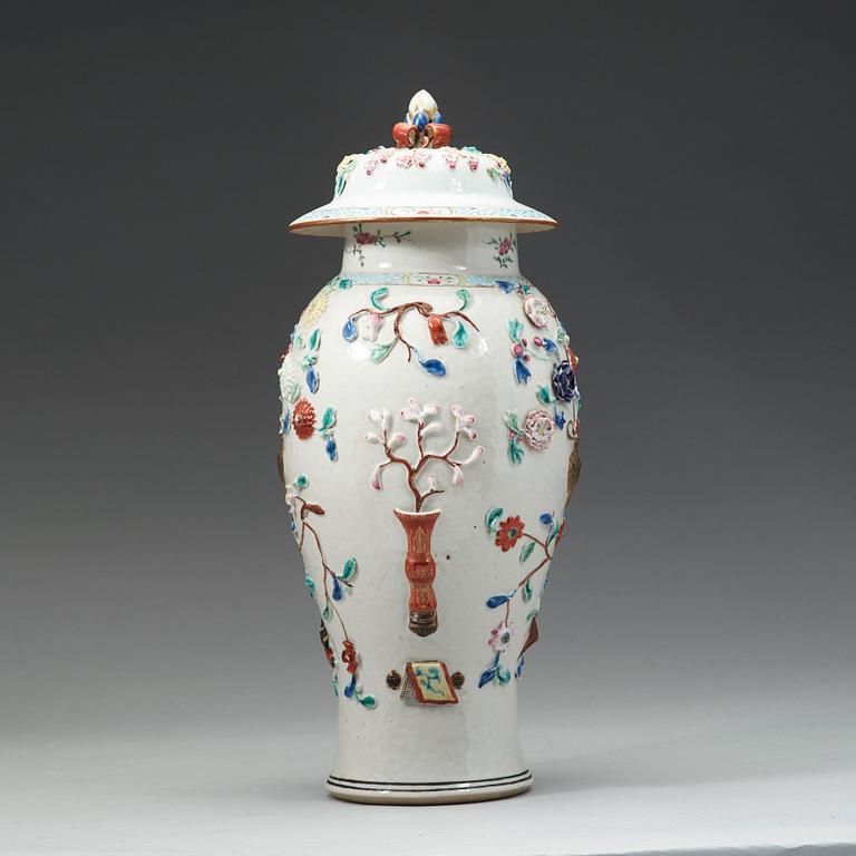 A famille rose porcelain vase and cover, Qingdynasty, circa 1800.