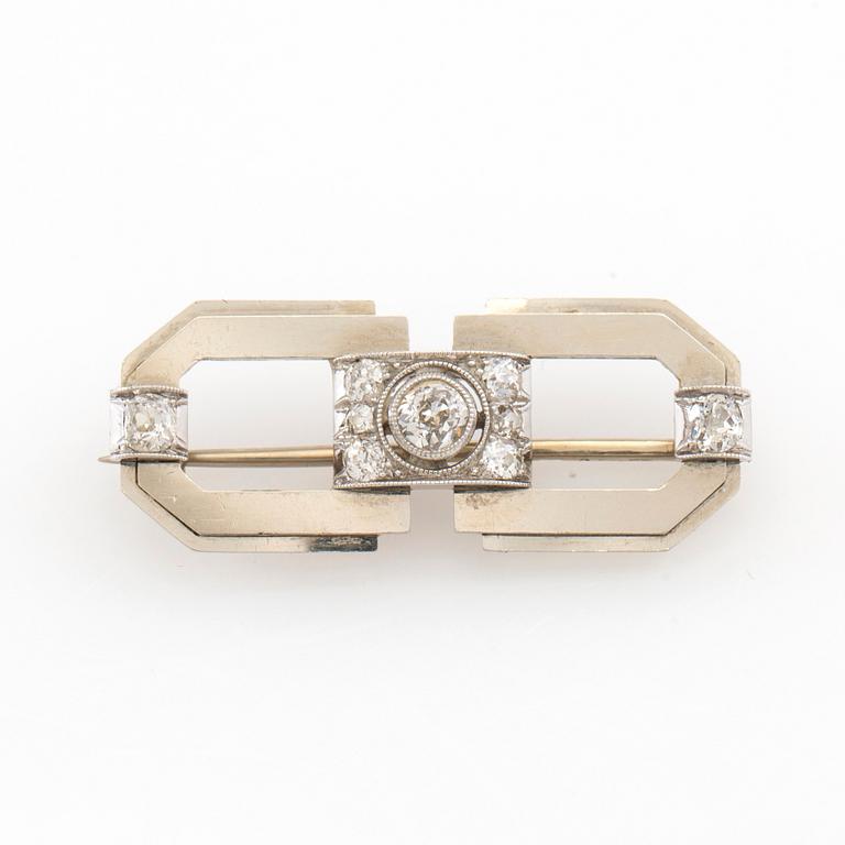 Brooch Art Deco 14K white gold with old-cut diamonds.