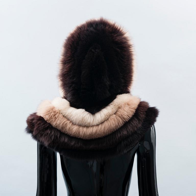 HUVA, Gucci.