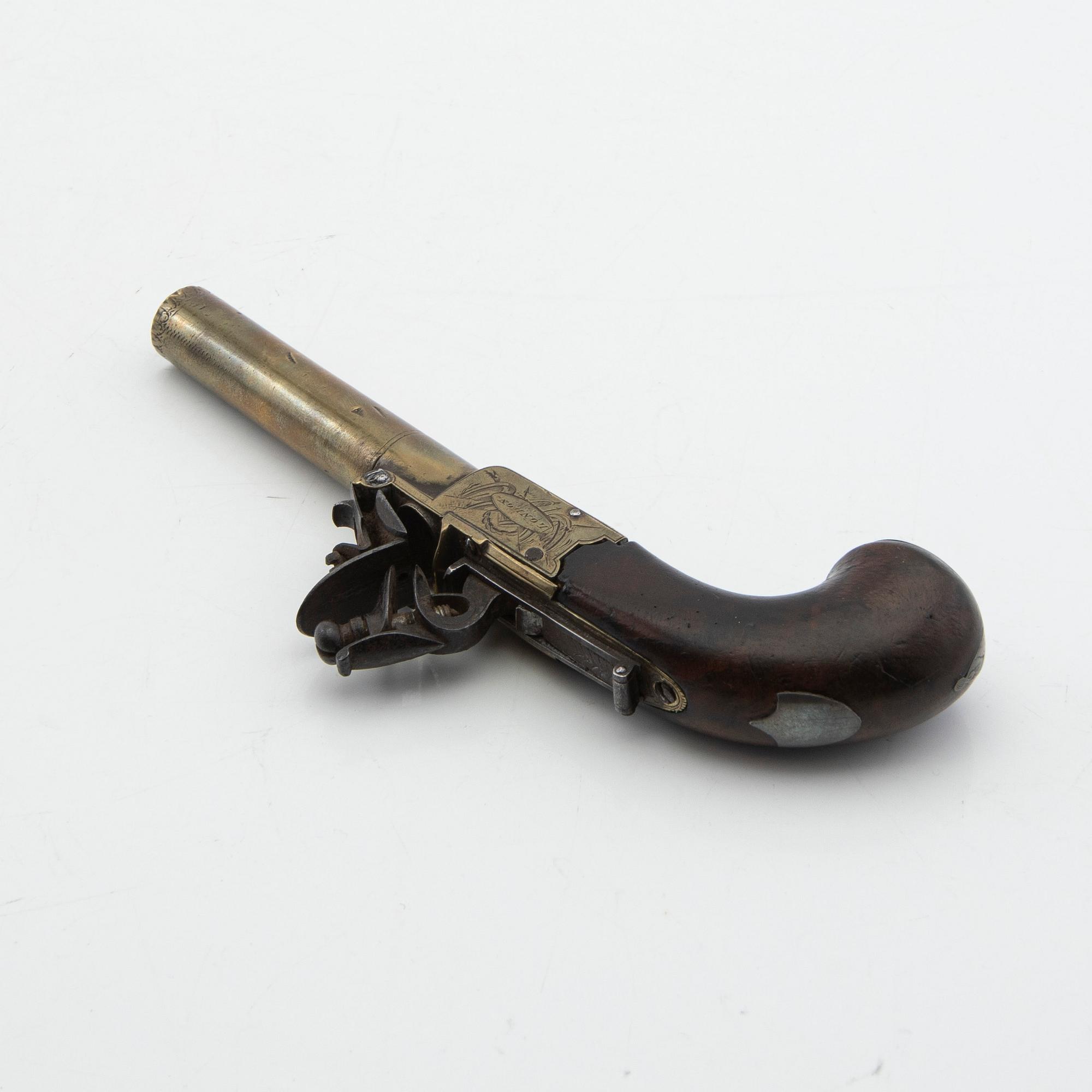 Flintlåspistol John Fox Twigg London, 1700-talets senare del.