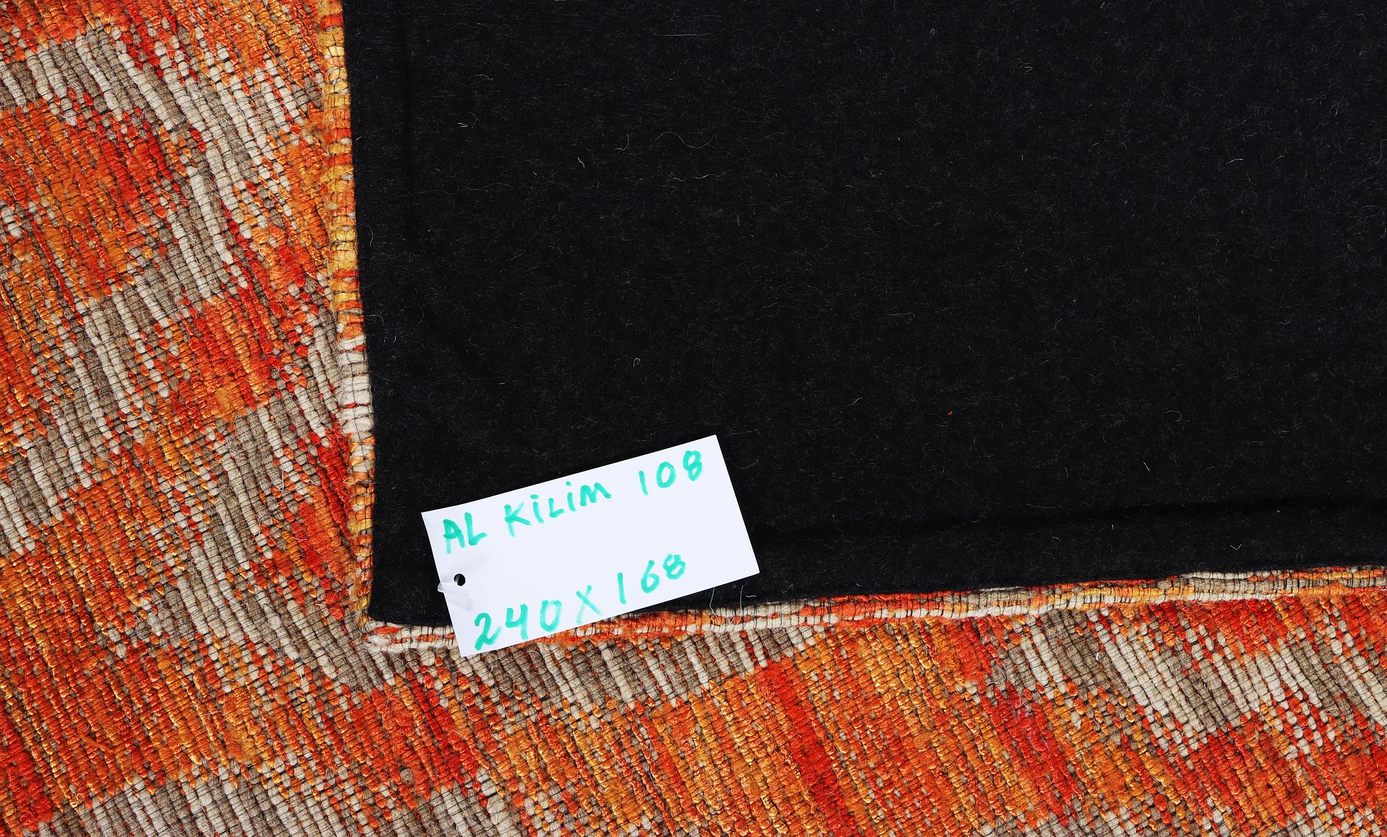 Matta, orientalsik, ca. 240 x 168 cm.