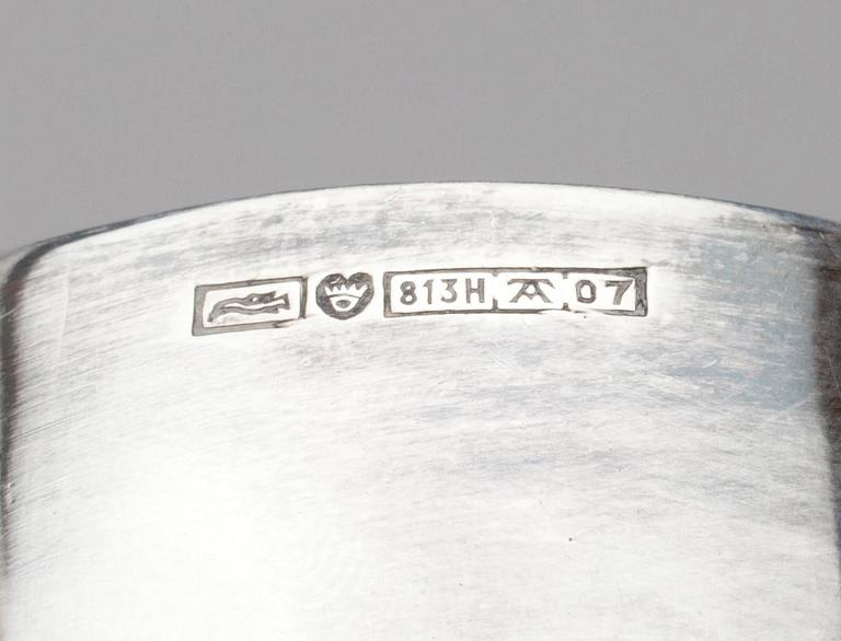 SOCKERSKÅL samt GRÄDDSNÄCKA, 813 silver, mahogny. Signerade Anna-Greta Eker, Auran Kultaseppä, Åbo 1957.