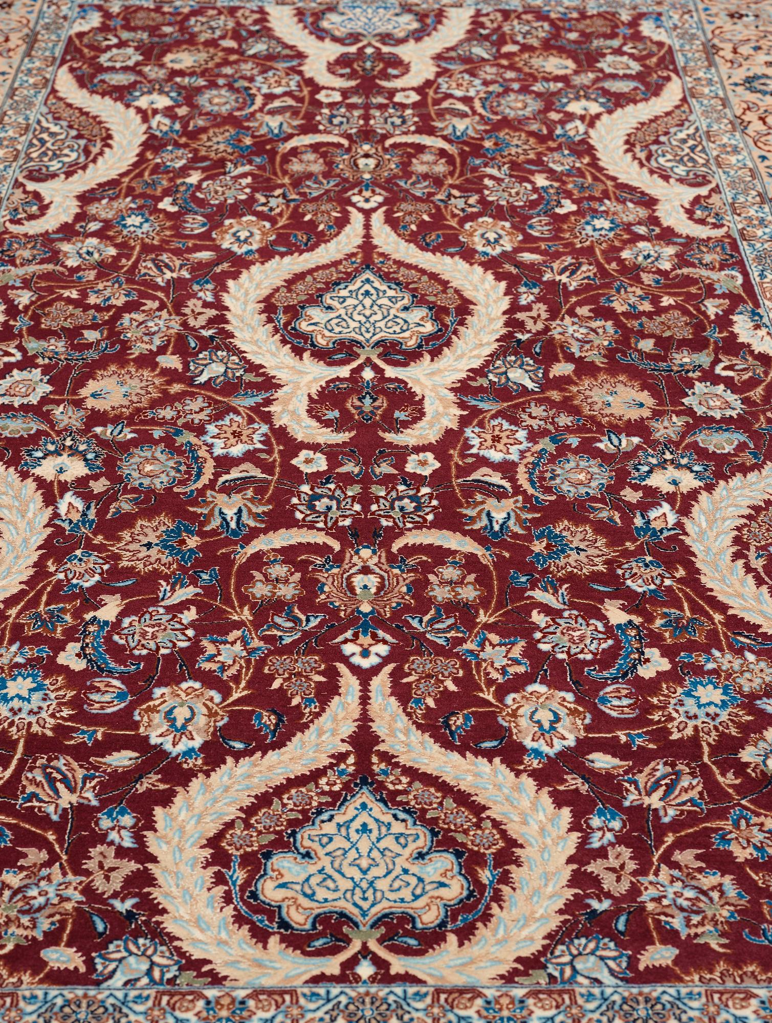 MATTA, semiantik/old Isfahan/Nain part silk, ca 232,5 x 137,5 cm (samt en kortsida med ca 1 cm slätväv).