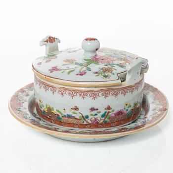 A small Chinese famille rose porcelain tureen with cover and stand, two salt cellars, Qing dynasty, Qianlong (1736-95).
