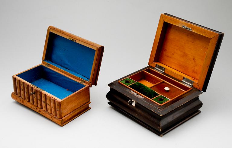 SKRIN, 2 st, trä, 1800-/1900-tal.