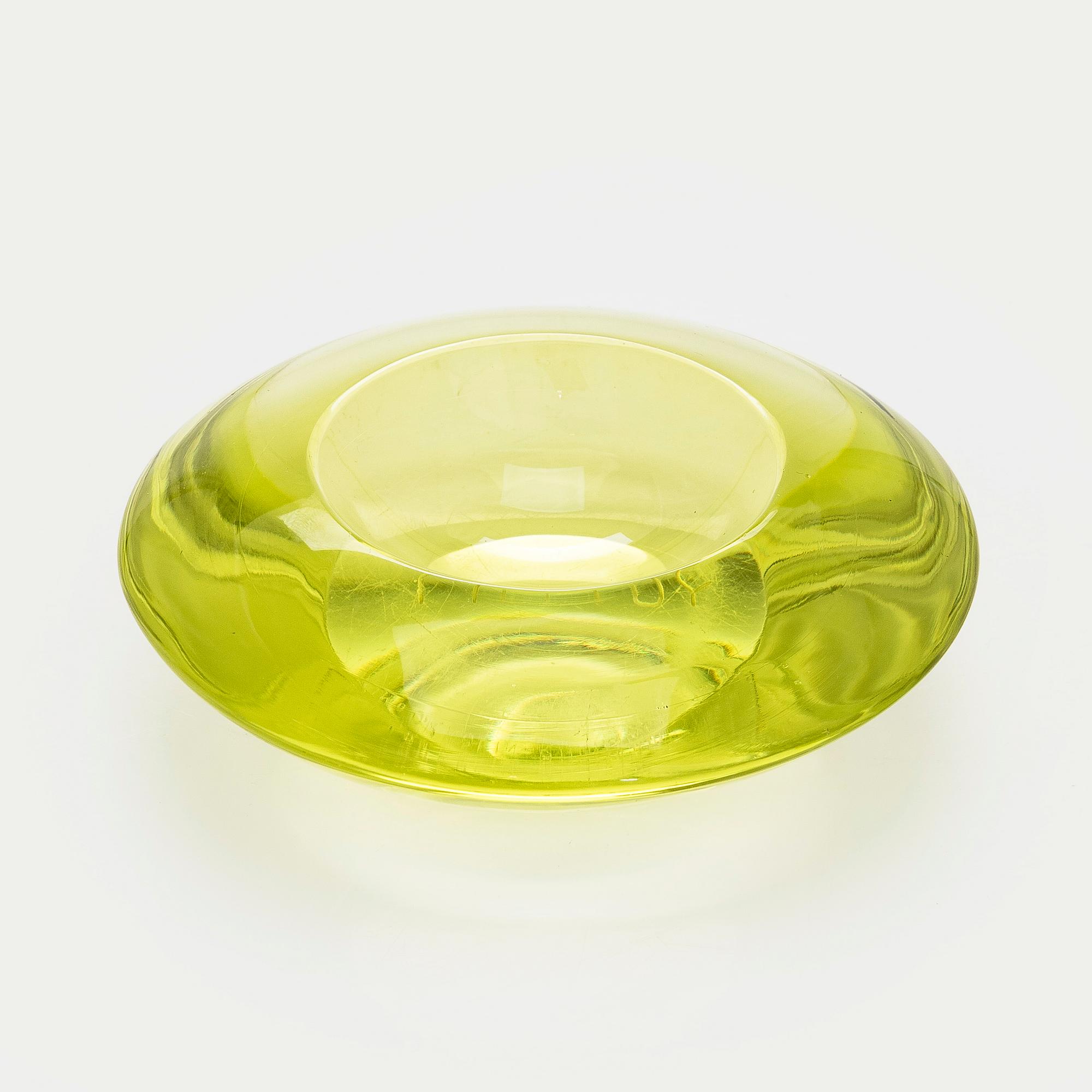 Aimo Okkolin, A' Flying saucer' glass bowl, signed Aimo Okkolin Riihimäen Lasi Oy.
