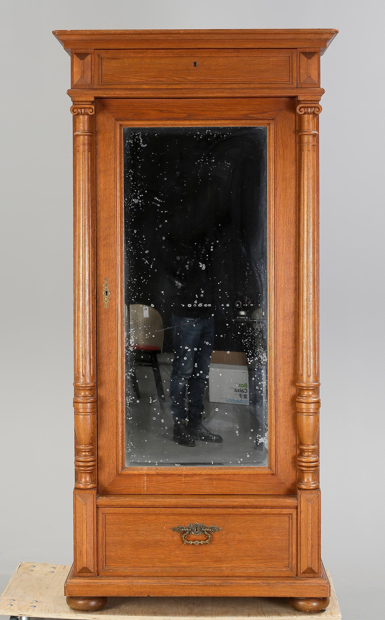 LINNESKÅP, nyrenässans, sent 1800-tal.