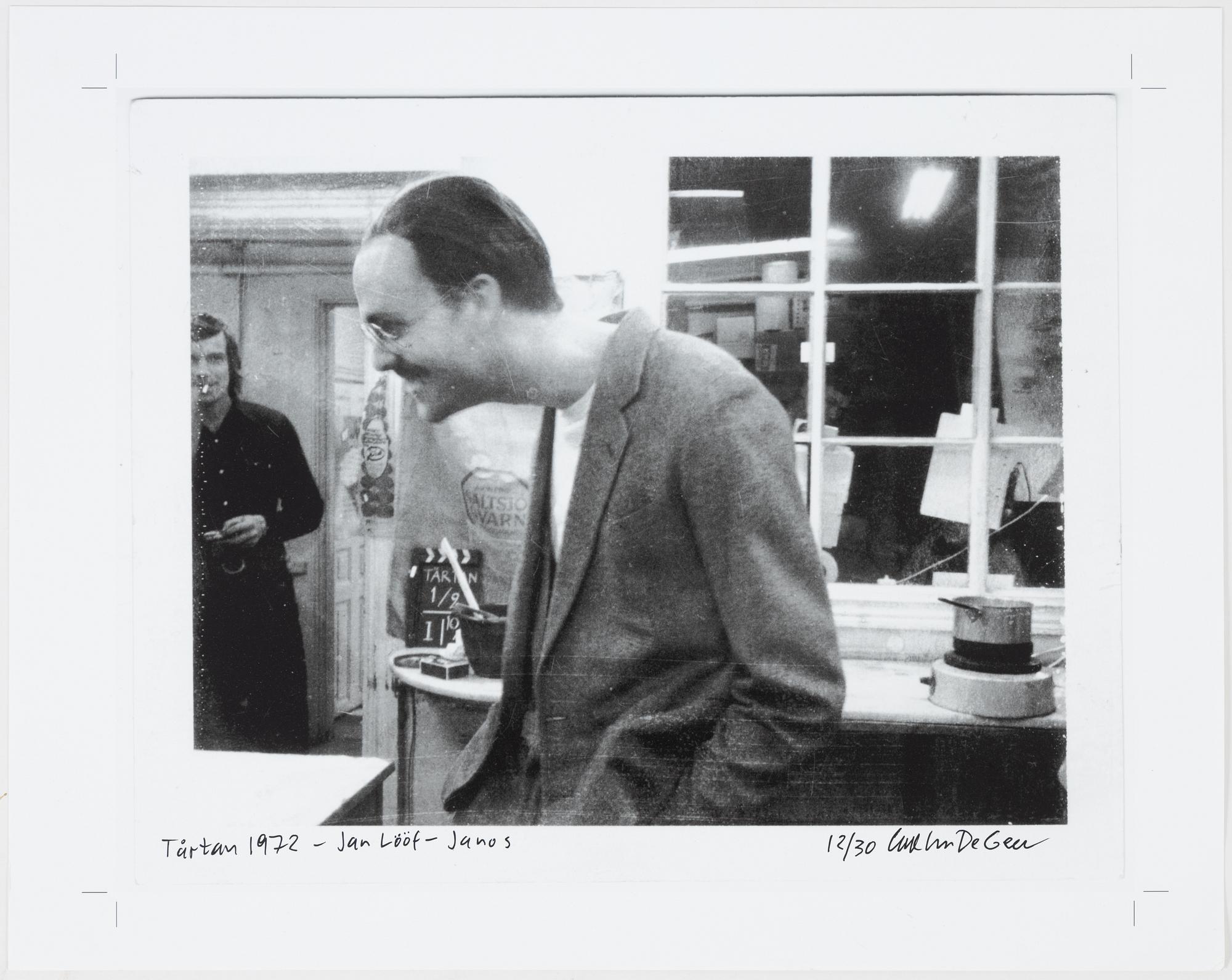 Carl Johan De Geer, fotografi, signerat 12/30.