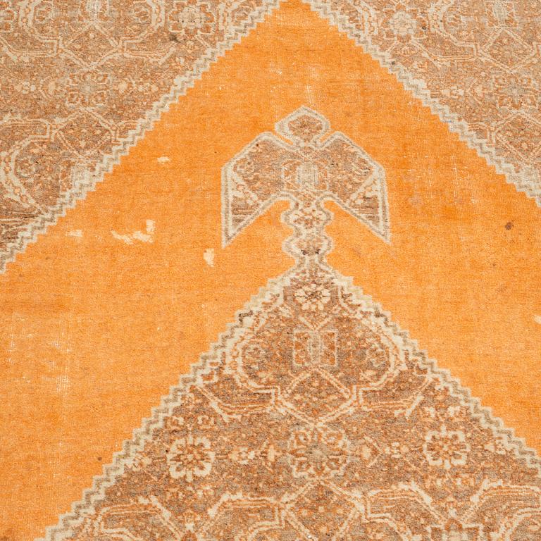 MATTO, an antique Tabriz, ca 338,5 x 210,5-222,5 cm.