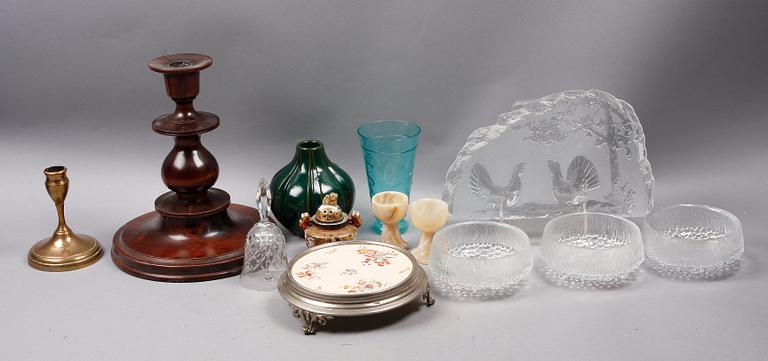 PARTI DIVERSE, 13 delar, glas, porslin, mässing, 1800 och 1900-tal.