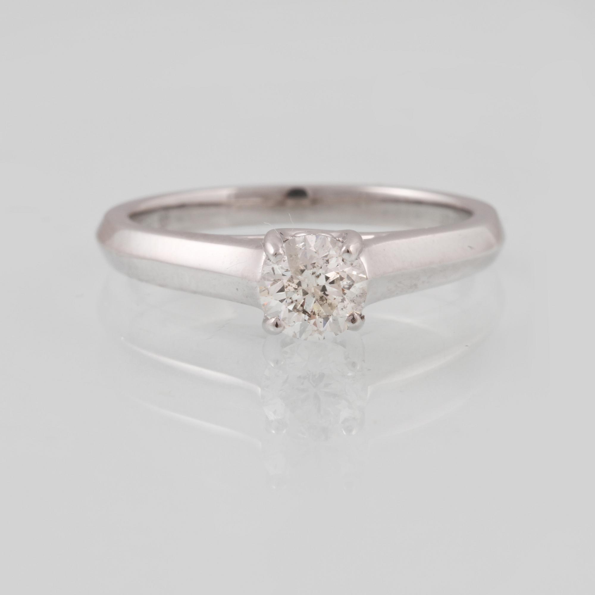 RING, 18K vitguld med briljantslipad diamant ca 0.70 ct. Vikt 3,8 gram.