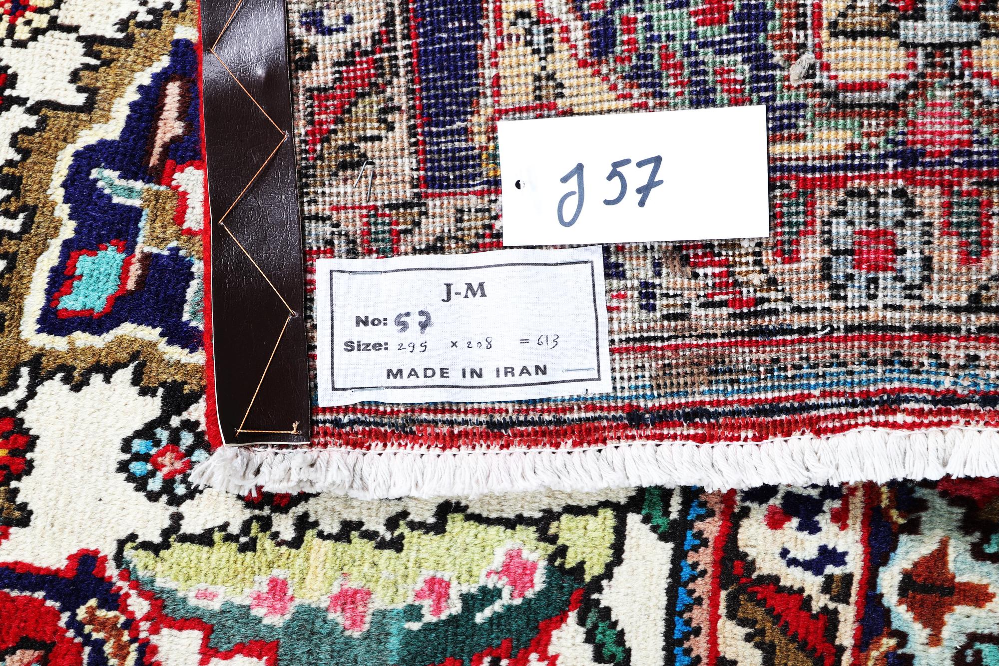 A carpet, Tabriz, ca 295 x 208 cm.