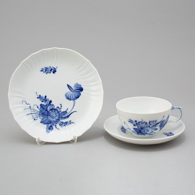 A DANISH PORCELAIN TEA SET, 21 pieces, "Blå blomst", Royal Copenhagen.