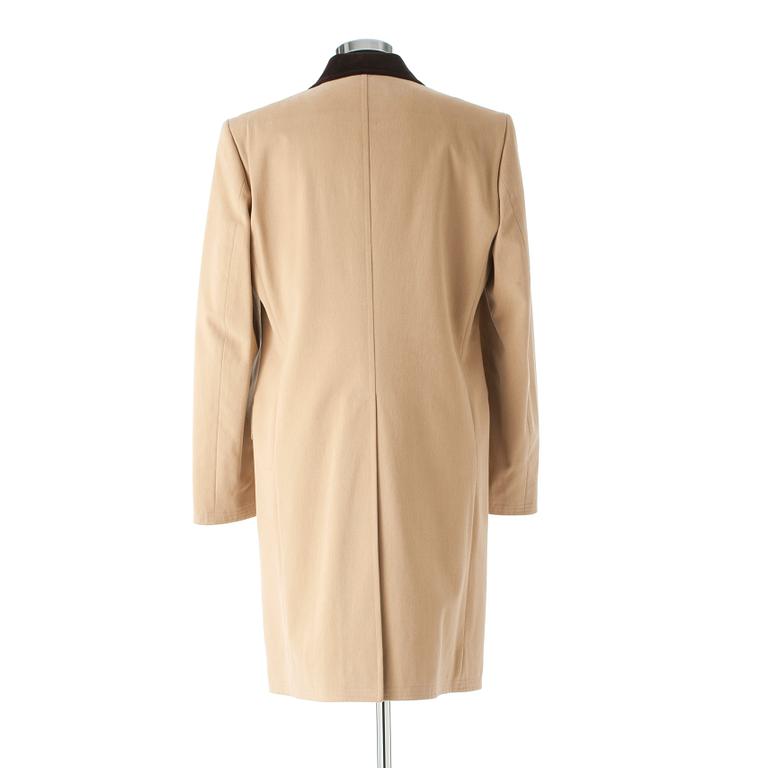 PARK HOUSE, a beige cotton coat.