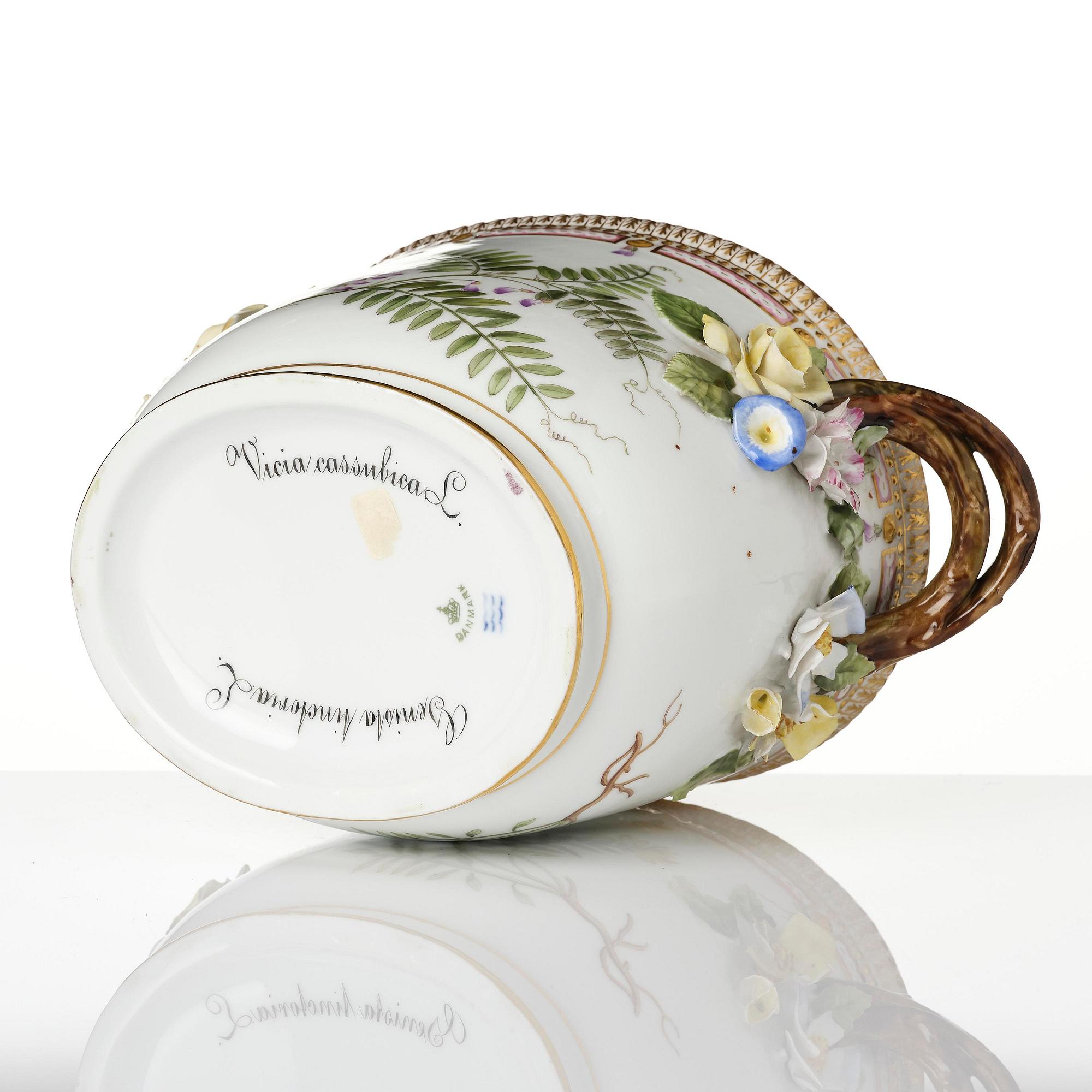 Ytterfoder/Vinkylare, porslin. 'Flora Danica', Royal Copenhagen, Danmark, 1800-tal.