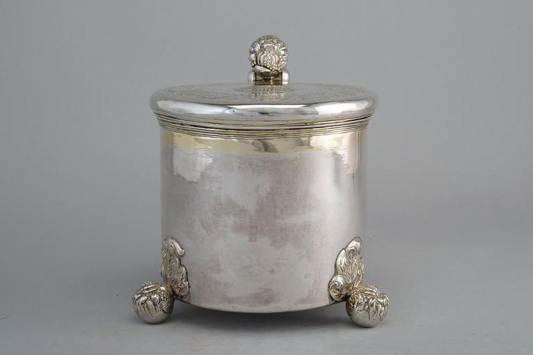 A TANKARD, silver. Swedish make early 1700 s. Height 18 cm, weight 1240 g.