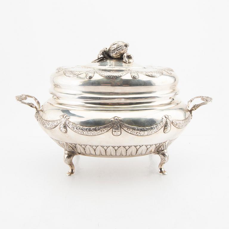 A Swedish 20th century silver tureen Swedish import impress, weight 2460 grams.