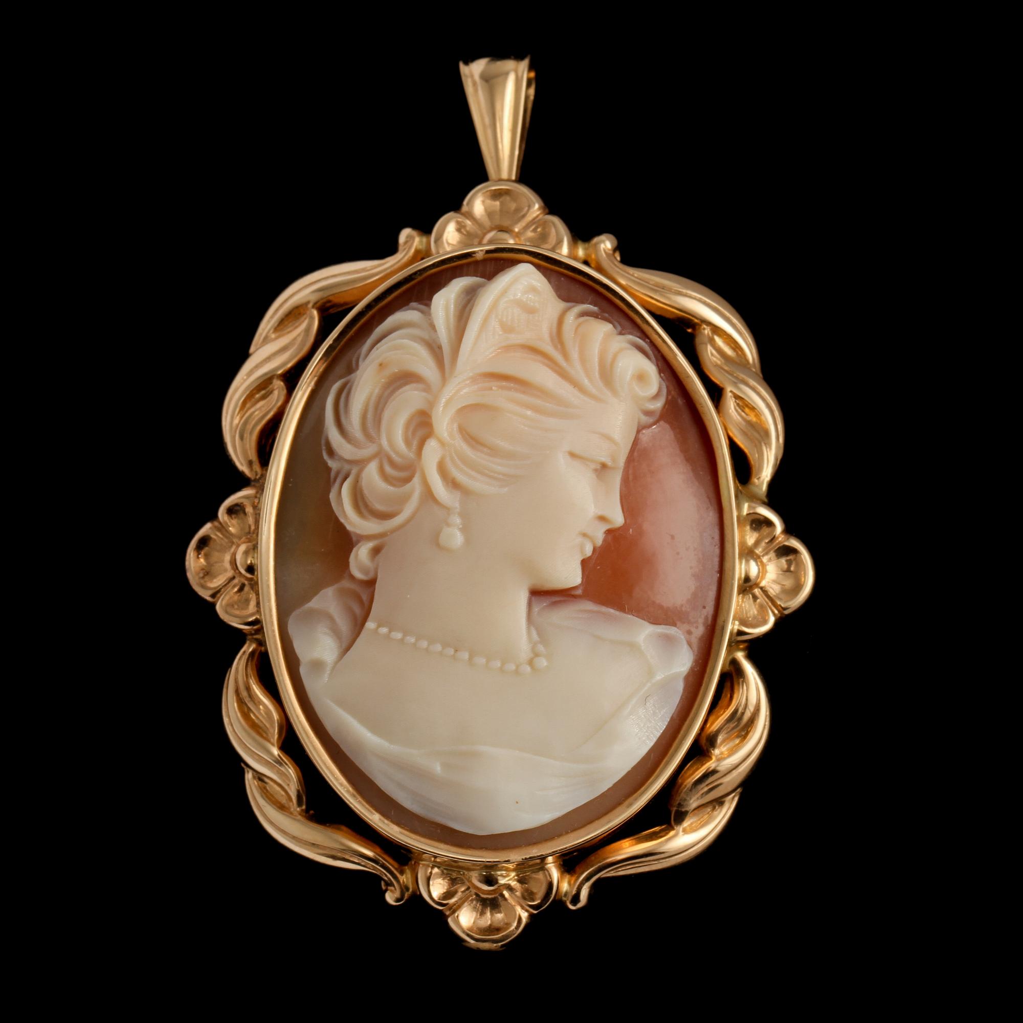 BROSCH, 18k guld med skuren snäckskalskamé, Ceson, Göteborg, 1954. Vikt 13 g.