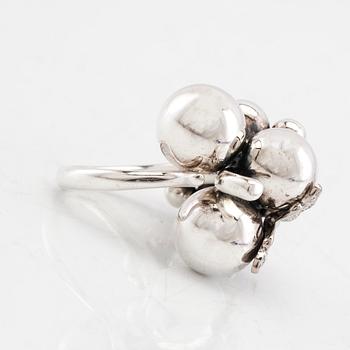 Georg Jensen, ring silver "Moonlight Grapes" med runda briljantslipade diamanter, design Harald Nielsen.