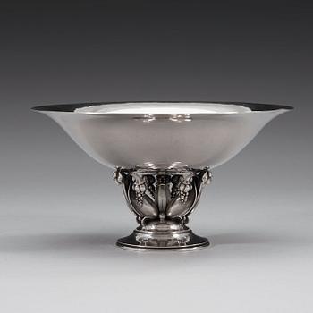 A Gundorph Albertus sterling bowl, Georg Jensen, Copenhagen 1933-44, design nr 468 C.