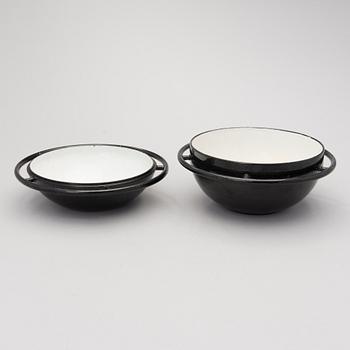 Two 1960s enamelled cast iron 'Saturnus' casseroles for Rosenlew.