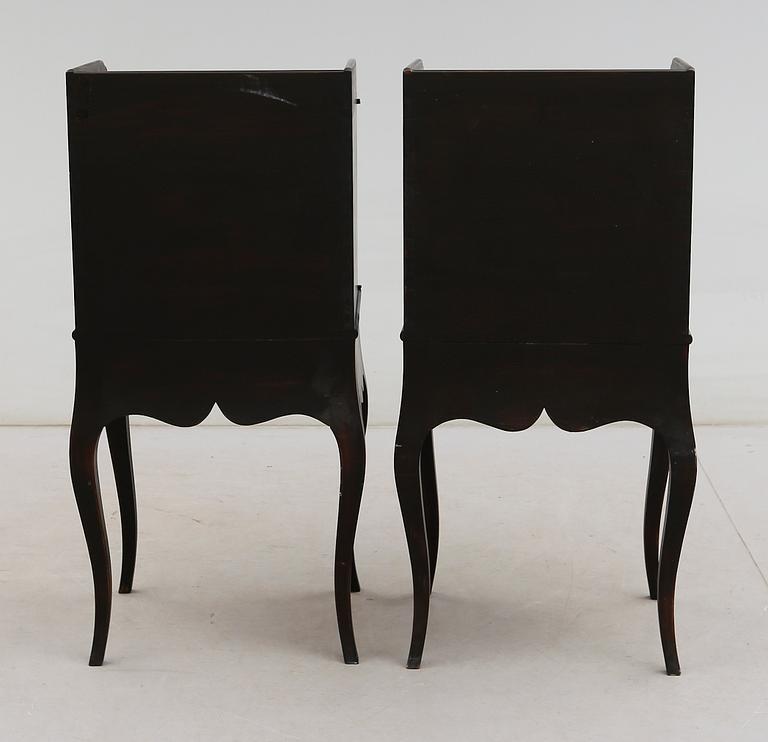 SÄNGBORD, 1 par, rokokostil, för Nationalmuseum, 1900-talets andra hälft.