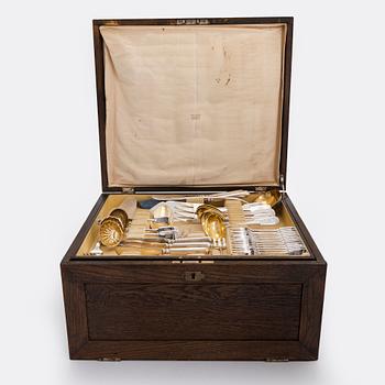 A canteen box of 253 pieces silver cutlery by Viktor Lindman, Helsinki 1916.