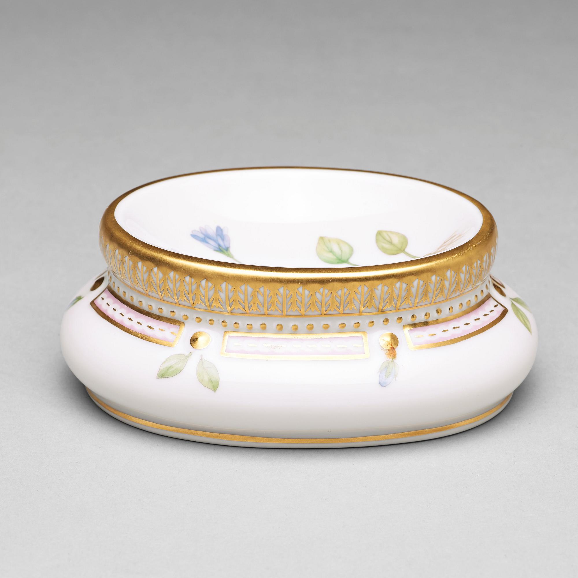 SALTKAR, porslin. "Flora Danica", Royal Copenhagen, Danmark, 1900-tal.