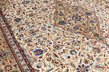 A CARPET, Kashan, signed, ca 430 x 327 cm.