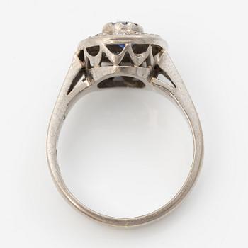 18K white gold ring with sapphire and octagonal-cut diamonds.