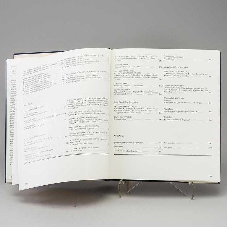 A set of 5 watch books.