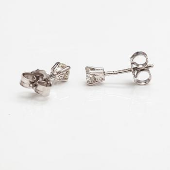 A pair of 18K white gold earrings with diamonds ca. 0.40 ct in total.