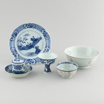 Five pieces of chinese porcelain, 18th to 20th century.