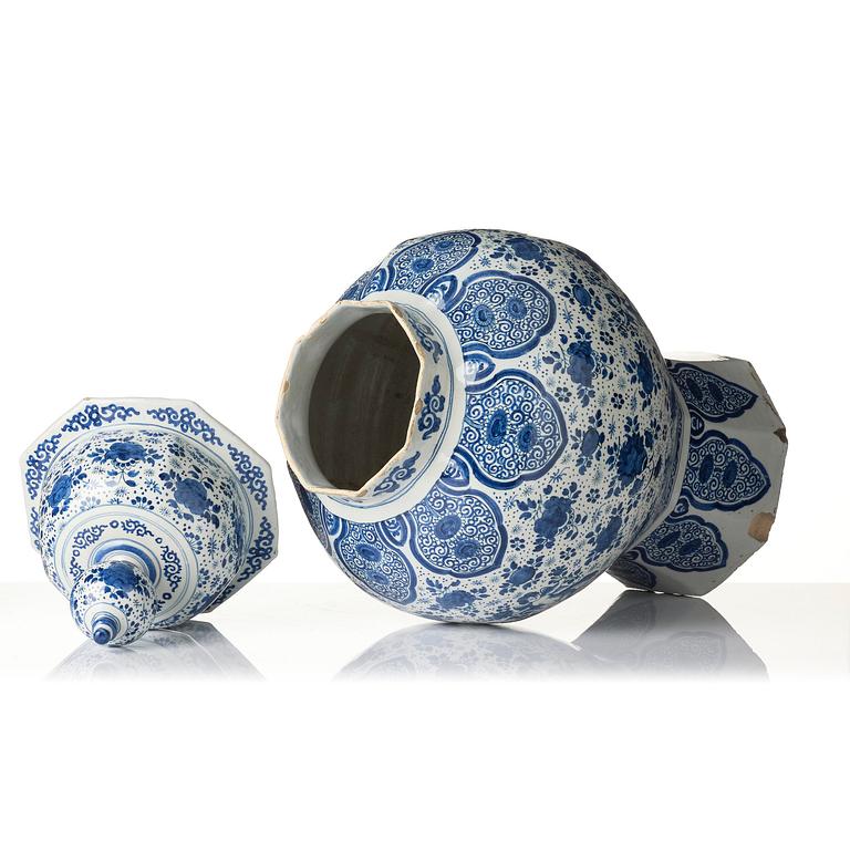 A large blue and white faience jar, Delft, 18th century.