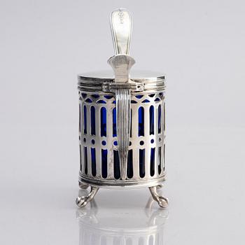 A Swedish 19th century silver mustard pot and spoon, mark of Pehr Zethelius, Stockholm 1807.