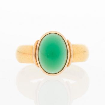 A RING, cabochon cut chalcedony, 23K gold. Turku Finland 1906.