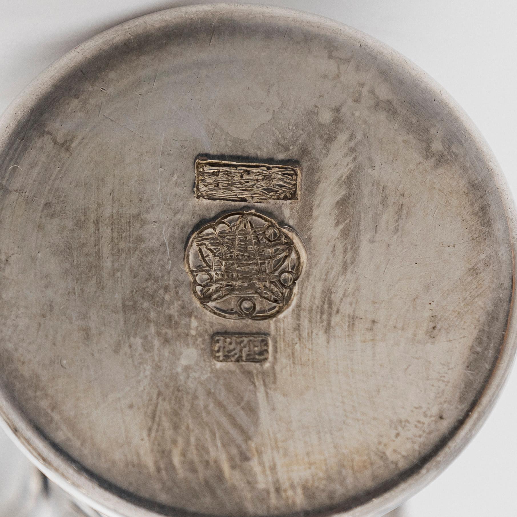 Hopeaesineitä, 3 kpl, hopea .950, Japani, joista kaksi noin v. 1900 ja yksi 1900-luvun alkupuolelta.