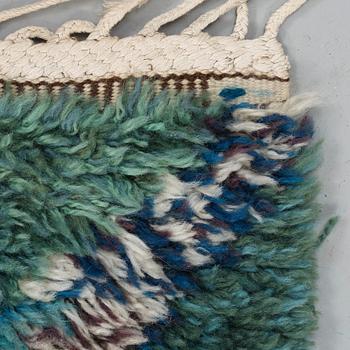 Marianne Richter, A CARPET. "Fjädern, grön". Knotted pile. 253 x 191 cm. Signed AB MMF MR.