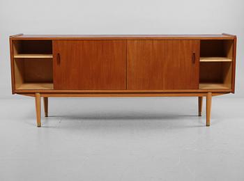 SIDEBOARD, "Trio", Nils Jonsson, Troeds, 1900-talets andra hälft.