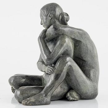 Maud Lewenhaupt du Jeu, skulptur, signerad och daterad, gjutarstämpel, brons, höjd 29 cm.