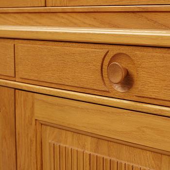 Carl Malmsten, vitrinskåp, "Herrgården", Åfors Möbelfabrik.