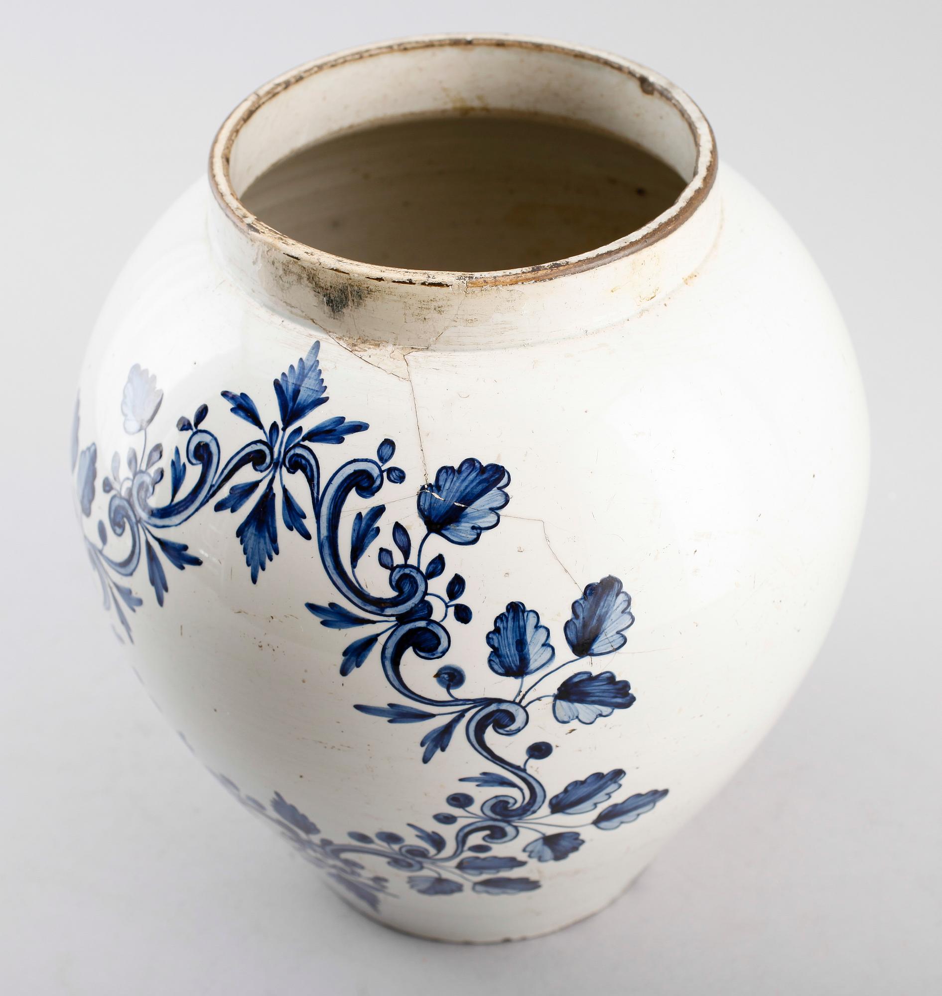 URNA MED LOCK, fajans och mässing, Delft, Holland, 1700-tal.
