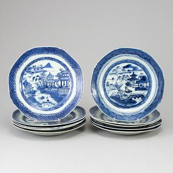 A set of 10 blue and white plates, Qing dynasty, 19th Century.