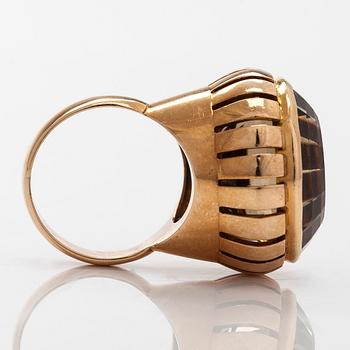 Ring, 14K guld och rökkvarts, Kaisaniemen Kello ja Kulta 1962.
