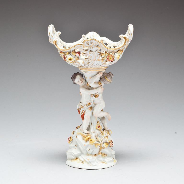 UPPSATSSKÅL, porslin, Meissen. Omkring år 1900.