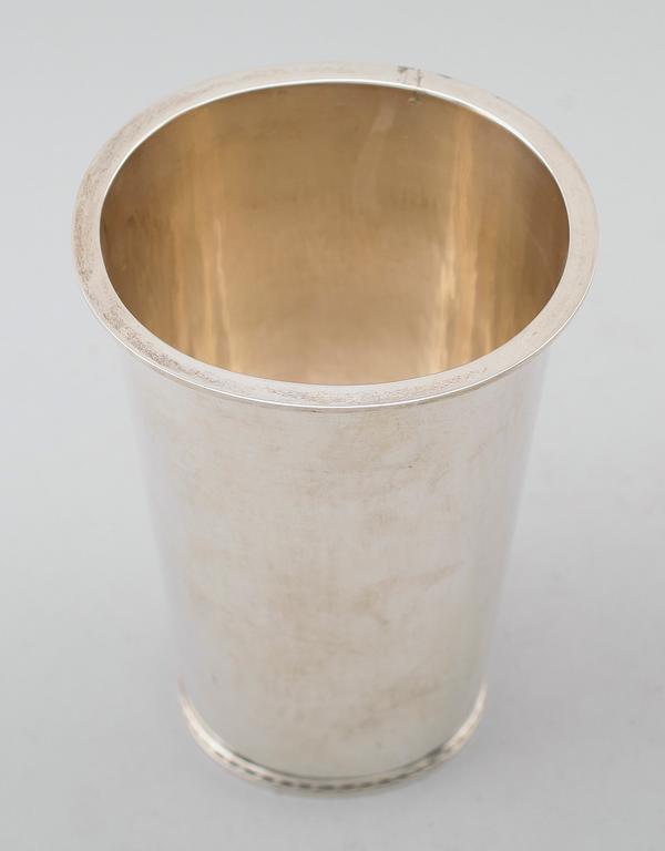 VAS, silver, Erik Råström, CGR, Stockholm 1962. Vikt ca 281 g.