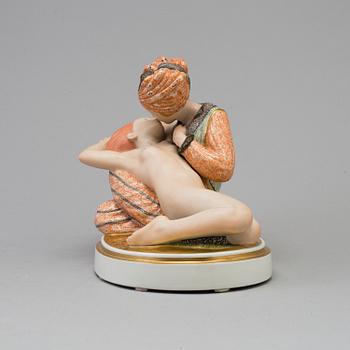 FIGURIN, porslin. "Eventyr III". Gerhard Henning, Royal Copenhagen, Danmark, 1920-tal.