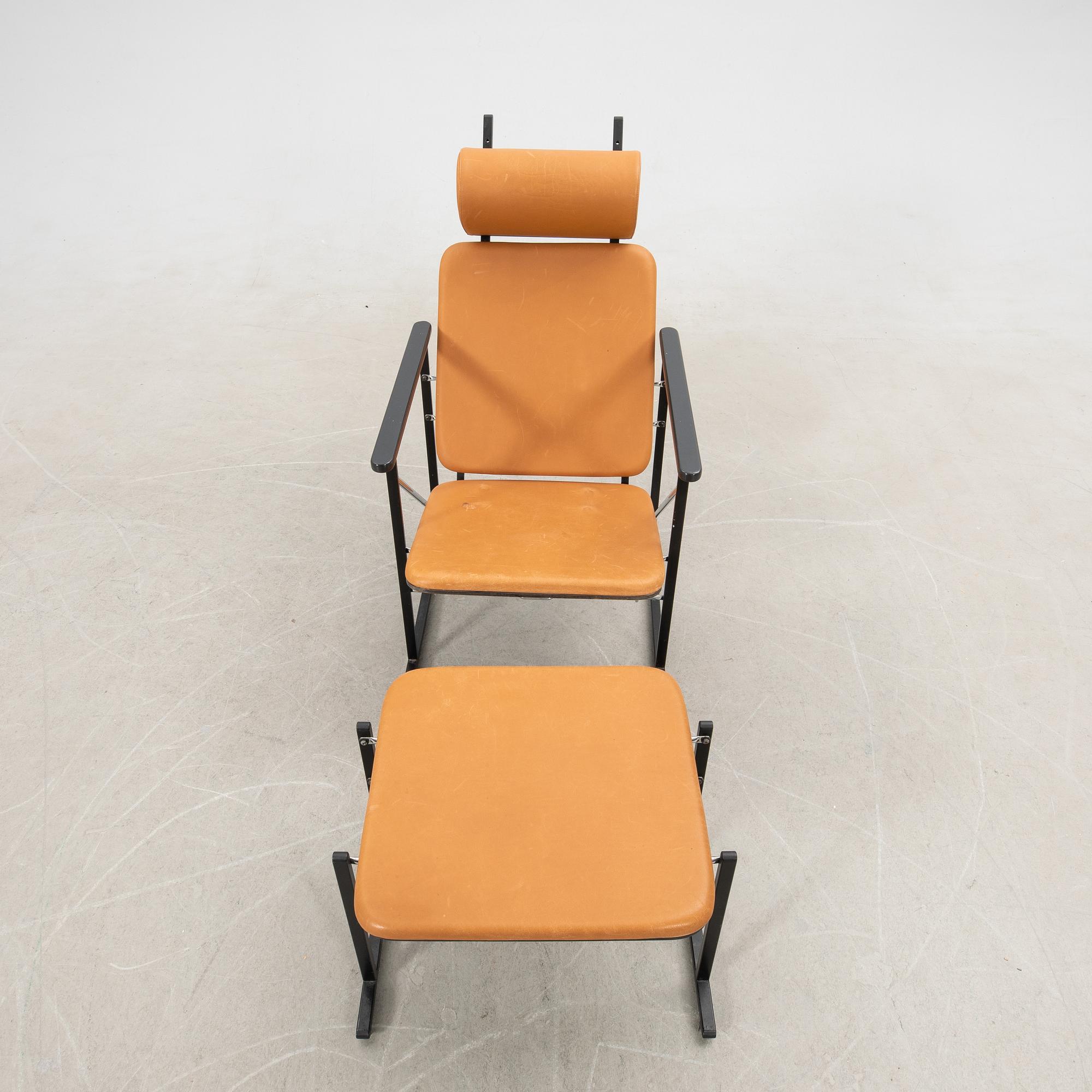 Yrjö Kukkapuro, Armchair with footstool "A500 lounge chair" for Avarte Finland, late 20th century.